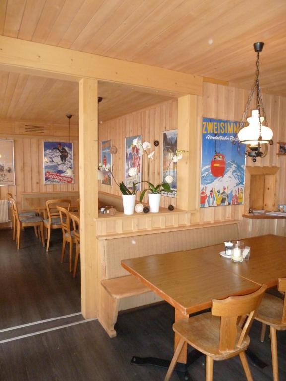 Gasthof Derby Hotel Zweisimmen Luaran gambar