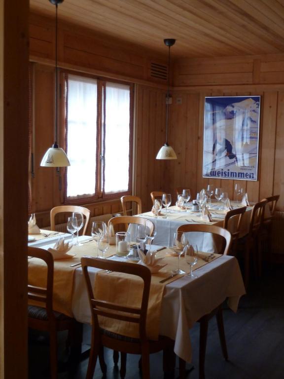 Gasthof Derby Hotel Zweisimmen Luaran gambar