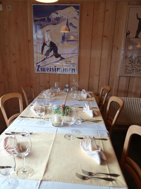 Gasthof Derby Hotel Zweisimmen Luaran gambar